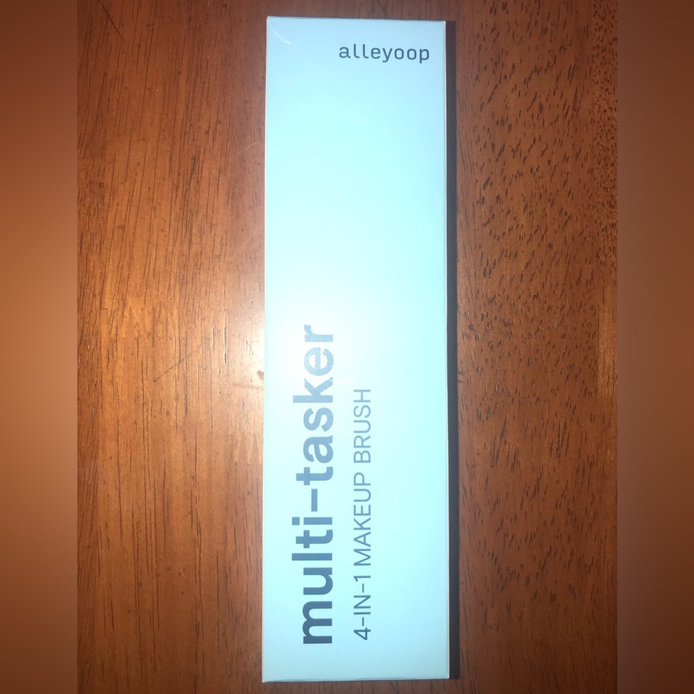Alleyoop Multi-Tasker 4-in-1 Makeup Brush Powder, Blending Sponge, Shadow, Liner